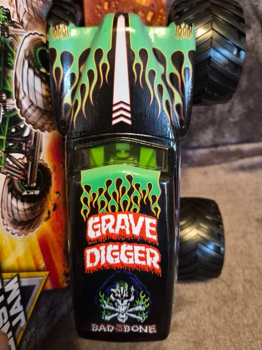 Spin Master Monster Jam 2025 Grave Digger 1:24 Scale Monster Truck, Series 25